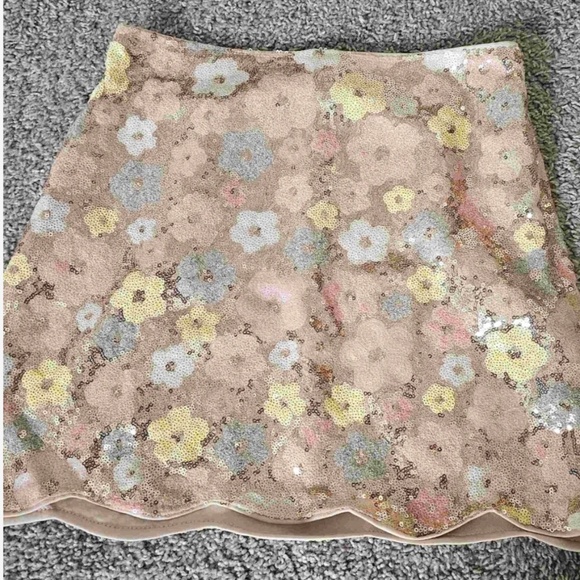 Sequined Mini Skirt Scallop Hem Floral Pattern Pastel Colors - Picture 11 of 12